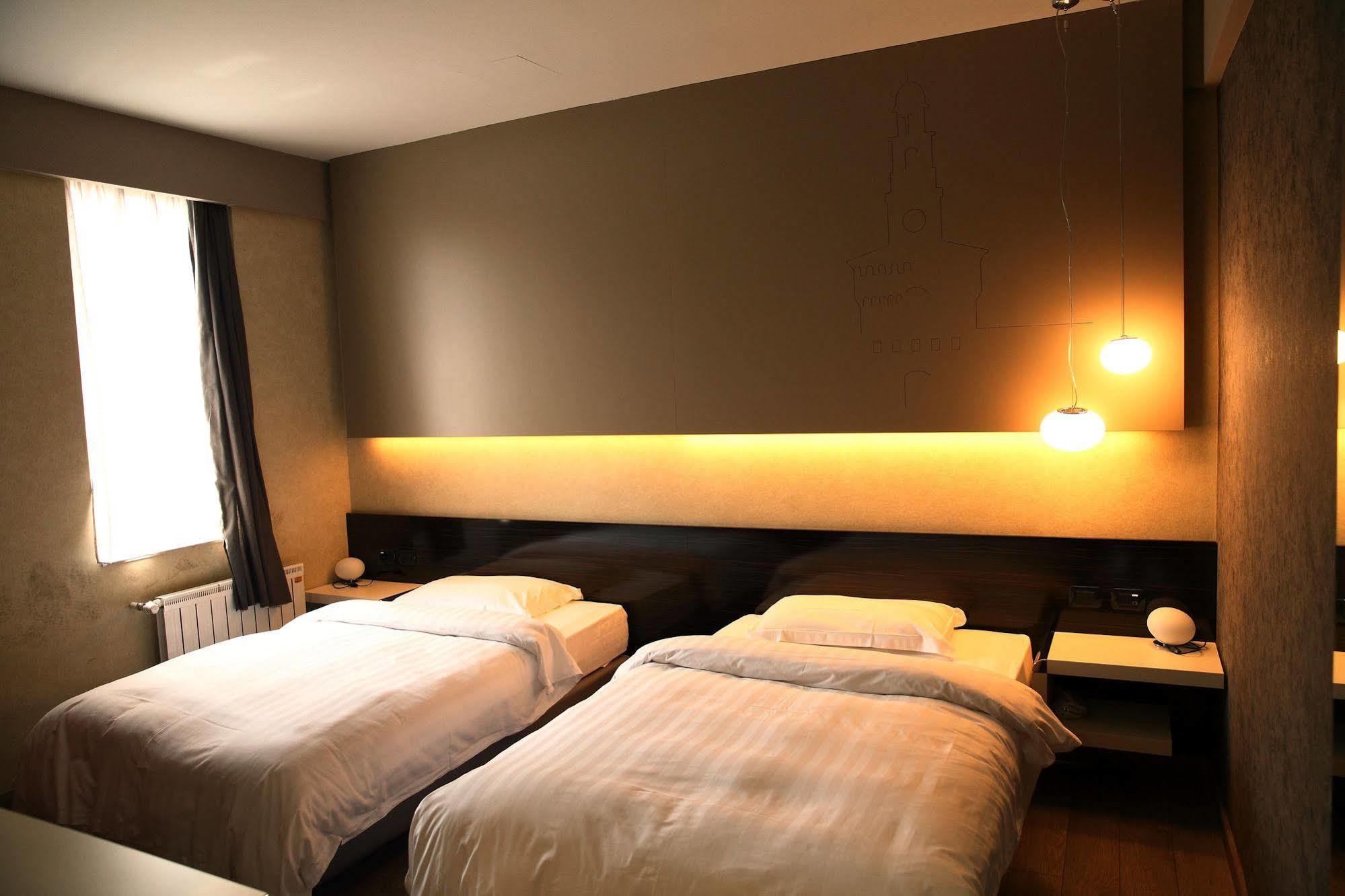 Hotel Huaxia Milano Exterior foto